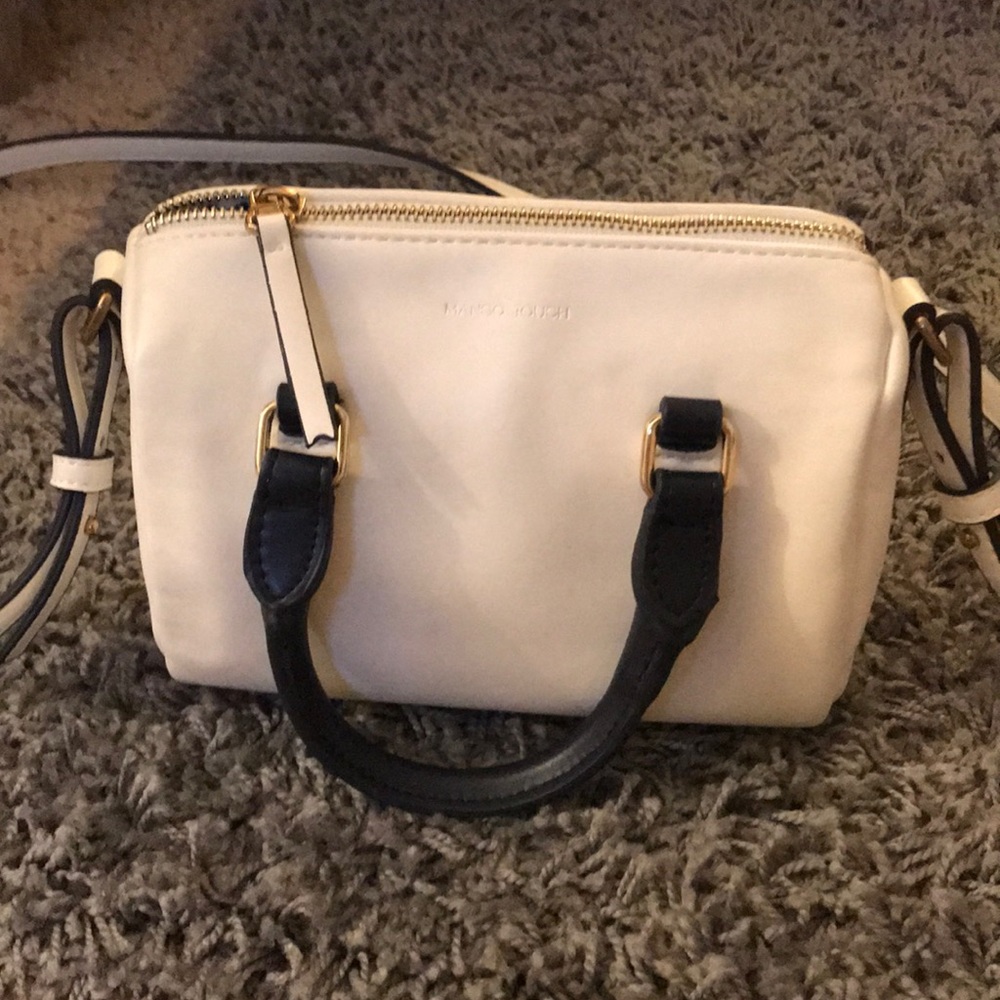 Crossbody mini bag. MANGO